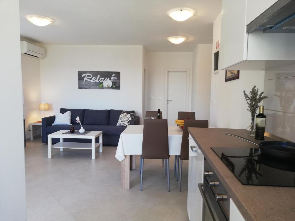 Apartments Oleander Lovrecica-Residence With Pool 外观 照片