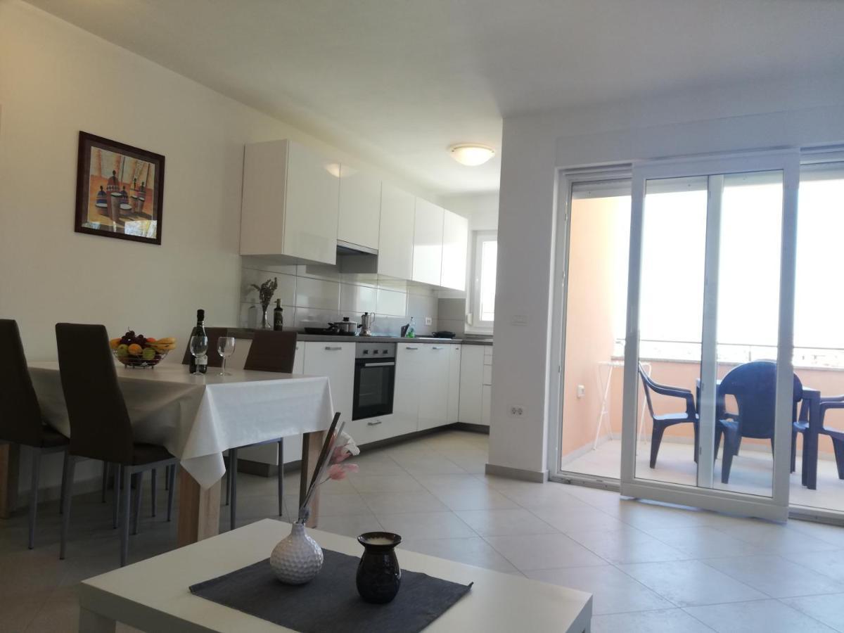 Apartments Oleander Lovrecica-Residence With Pool 外观 照片