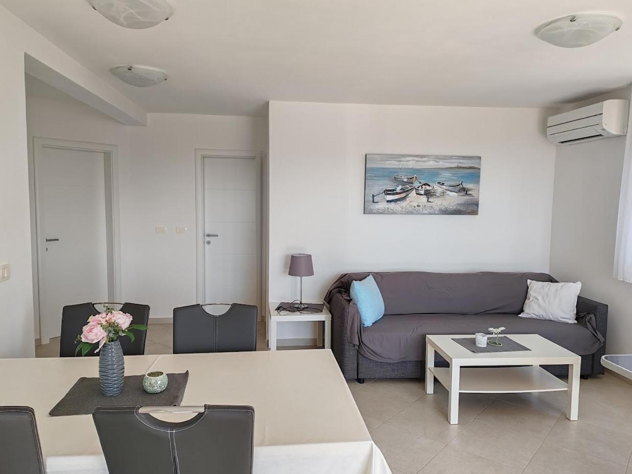 Apartments Oleander Lovrecica-Residence With Pool 外观 照片