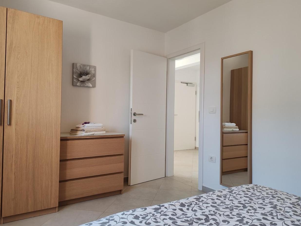 Apartments Oleander Lovrecica-Residence With Pool 外观 照片