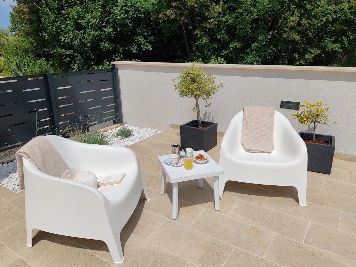 Apartments Oleander Lovrecica-Residence With Pool 外观 照片